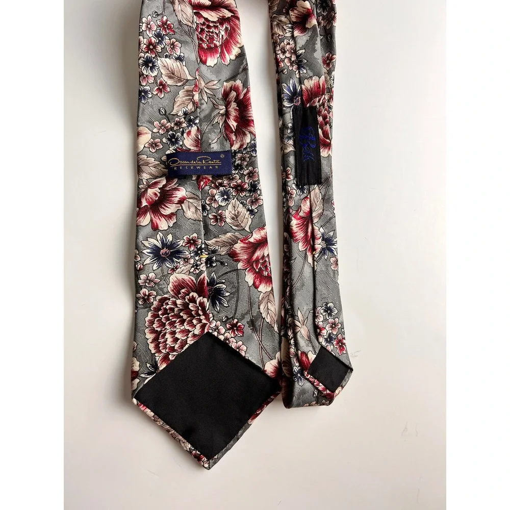 Oscar De La Renta‎ Men's Gray Metallic 100% Silk Tie Classic Necktie 56